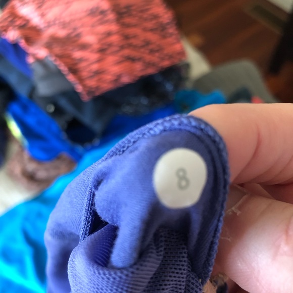 Lululemon tank size 8 - Picture 4 of 4